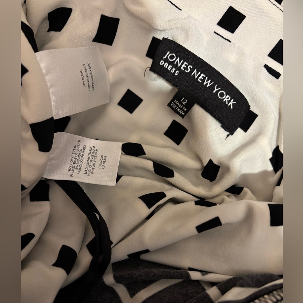 Jones New York Black and White Patterned Wrap Dress 3/4 sleeves belted Size 12 - Picture 2 of 6